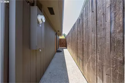 2767 W Langenberg Ave, Roseburg, OR 97471 - Photo 36