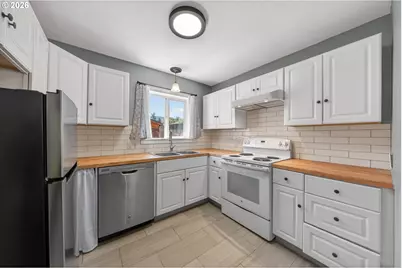 2767 W Langenberg Ave, Roseburg, OR 97471 - Photo 32