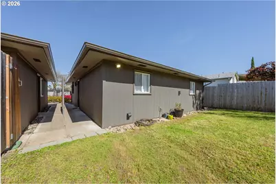 2767 W Langenberg Ave, Roseburg, OR 97471 - Photo 22