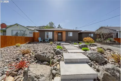 2767 W Langenberg Ave, Roseburg, OR 97471 - Photo 2