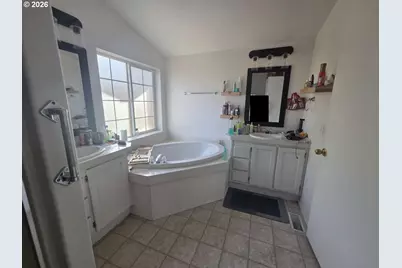 239 W K St, Springfield, OR 97477 - Photo 28