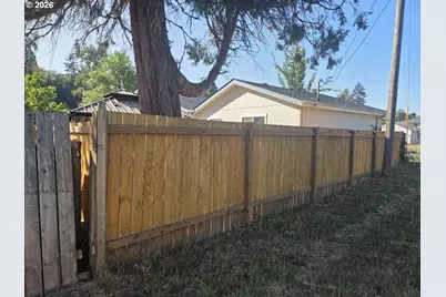 239 W K St, Springfield, OR 97477 - Photo 6