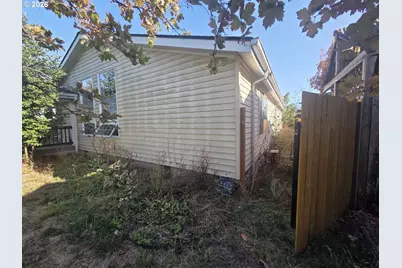 239 W K St, Springfield, OR 97477 - Photo 10
