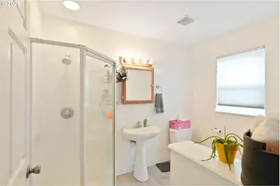 704 Cliff Ct, Silverton, OR 97381 - Photo 20