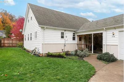 704 Cliff Ct, Silverton, OR 97381 - Photo 2