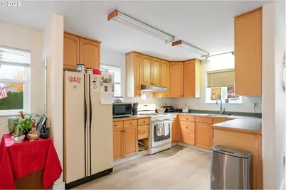 704 Cliff Ct, Silverton, OR 97381 - Photo 8