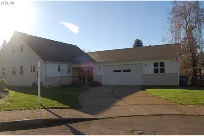 704 Cliff Ct, Silverton, OR 97381 - Photo 1