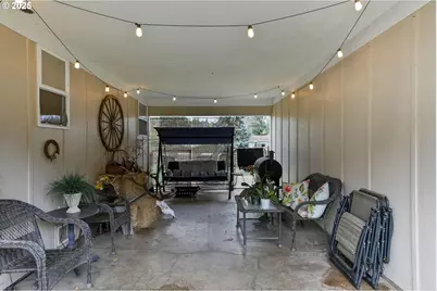 704 Cliff Ct, Silverton, OR 97381 - Photo 4