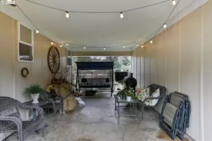 704 Cliff Ct, Silverton, OR 97381 - Photo 4