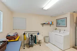 704 Cliff Ct, Silverton, OR 97381 - Photo 16