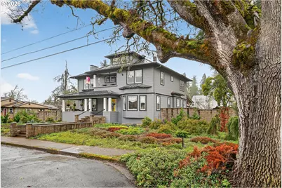 211 S 3rd St, Cottage Grove, OR 97424 - Photo 2