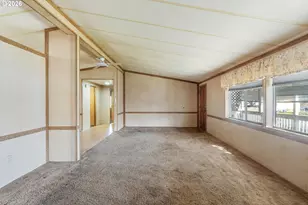 871 SE Meadowood Dr, Winston, OR 97496 - Photo 10