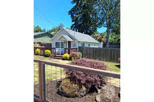 1055 Columbia Ave, Gladstone, OR 97027 - Photo 2