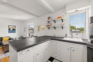 1811 NW Couch St, Portland, OR 97209 - Photo 10