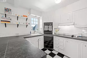 1811 NW Couch St, Portland, OR 97209 - Photo 8