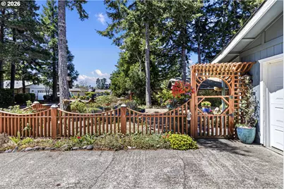 2333 24th St, Florence, OR 97439 - Photo 8