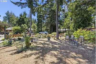 2333 24th St, Florence, OR 97439 - Photo 10