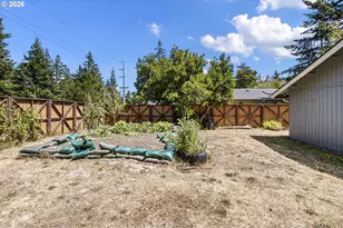 2333 24th St, Florence, OR 97439 - Photo 38