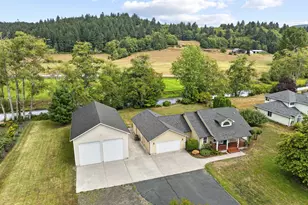 16 Monroe Dr, Cathlamet, WA 98612 - Photo 2