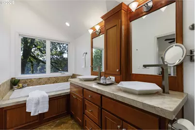 630 Ridgeway Rd, Lake Oswego, OR 97034 - Photo 28