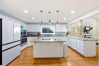 15598 NW Overton Dr, Beaverton, OR 97006 - Photo 8