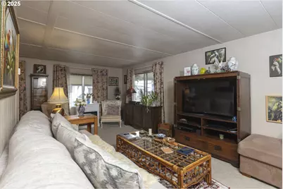 11526 SW Royal Villa Dr, Portland, OR 97224 - Photo 10