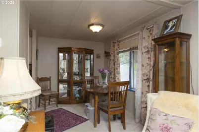 11526 SW Royal Villa Dr, Portland, OR 97224 - Photo 12