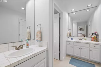 17485 Brookhurst Dr, Lake Oswego, OR 97034 - Photo 26