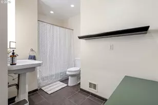 2230 W Harvard Ave, Roseburg, OR 97471 - Photo 28