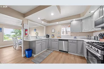 428 N Underwood St, Kennewick, WA 99336 - Photo 2