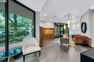 2245 SW Park Pl, Portland, OR 97205 - Photo 4