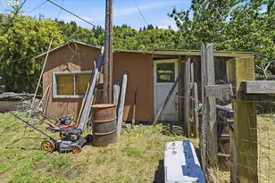 46760 Hwy 242, Myrtle Point, OR 97458 - Photo 36