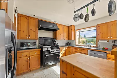325 Beals Creek Rd, Canyonville, OR 97417 - Photo 10