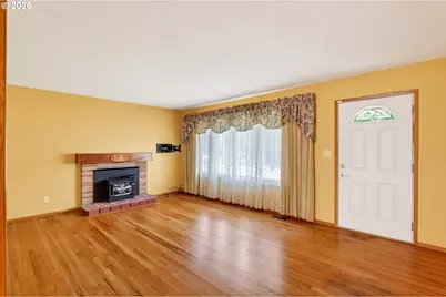 2012 SE 185th Ave, Portland, OR 97035 - Photo 6