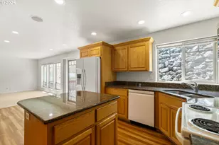 1696 NE Ruby Ct, Roseburg, OR 97470 - Photo 16