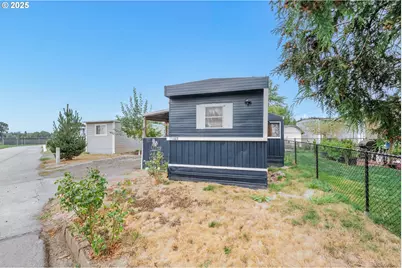 2400 SE Stratus Ave #32, McMinnville, OR 97128 - Photo 2