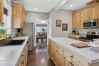 918 E 16th St, Lafayette, OR 97127 - Photo 20