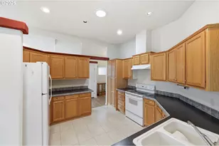 141 Village Dr, Cottage Grove, OR 97424 - Photo 12