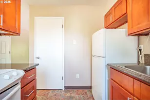 9512 N Oswego Ave, Portland, OR 97203 - Photo 6
