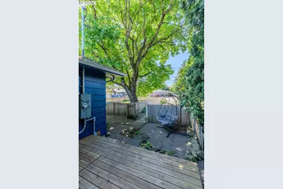 105 NW 13th St, Gresham, OR 97030 - Photo 8