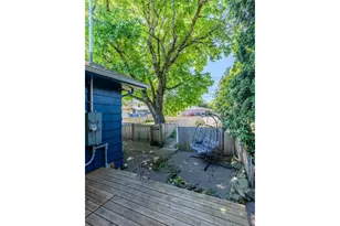 105 NW 13th St, Gresham, OR 97030 - Photo 8