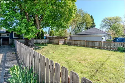 105 NW 13th St, Gresham, OR 97030 - Photo 4