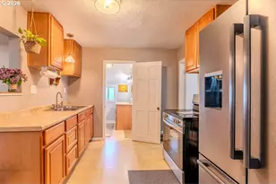 105 NW 13th St, Gresham, OR 97030 - Photo 32