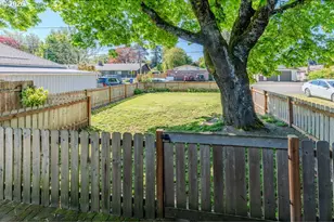 105 NW 13th St, Gresham, OR 97030 - Photo 12