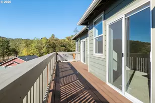 1811 NE Alameda Ave, Roseburg, OR 97470 - Photo 8