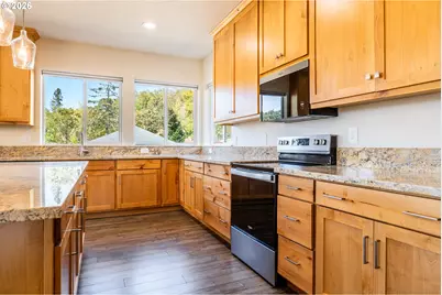 1811 NE Alameda Ave, Roseburg, OR 97470 - Photo 22