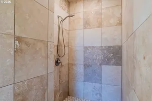 1811 NE Alameda Ave, Roseburg, OR 97470 - Photo 32