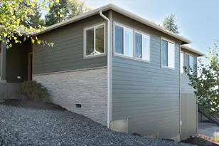 1811 NE Alameda Ave, Roseburg, OR 97470 - Photo 4
