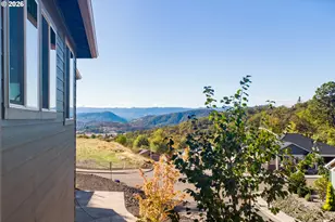 1811 NE Alameda Ave, Roseburg, OR 97470 - Photo 10