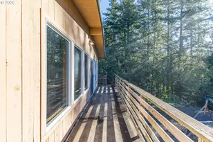 56671 Pleasant Hill Dr, Coquille, OR 97423 - Photo 38